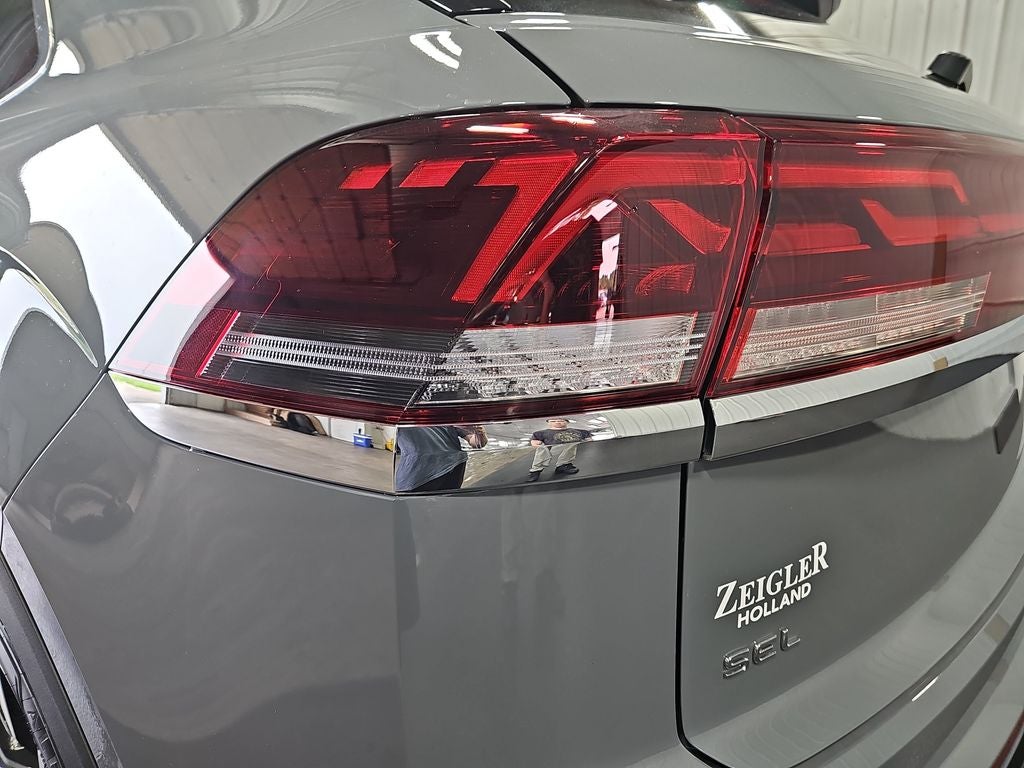 2026 Volkswagen Atlas Cross Sport SEL Premium R-Line