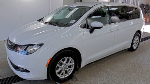 2022 Chrysler Voyager LX
