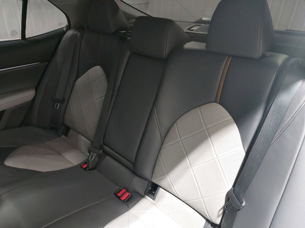 2019 Toyota Camry Hybrid XLE