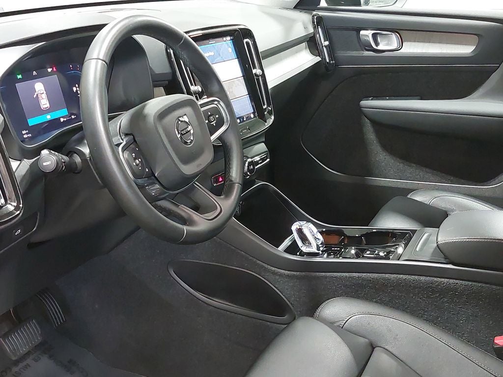 2024 Volvo XC40 B5 Plus Dark Theme