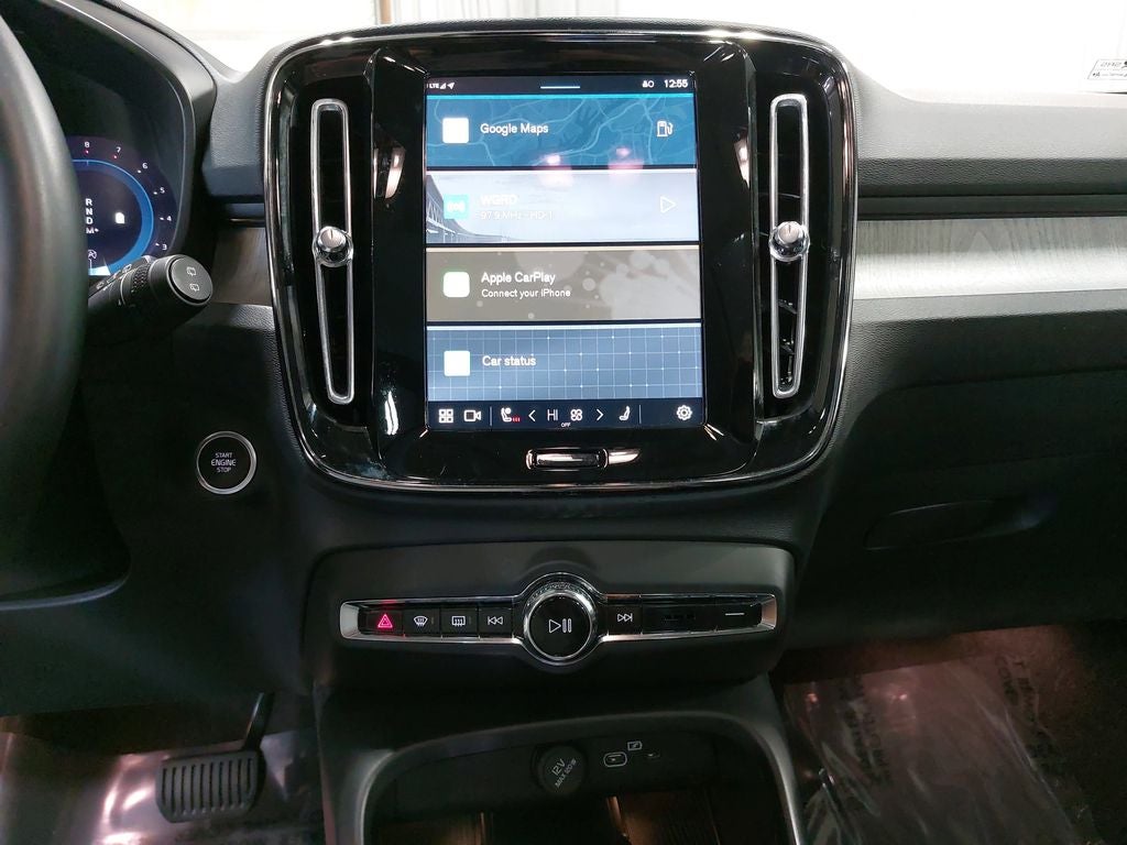 2024 Volvo XC40 B5 Plus Dark Theme