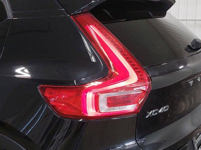 2024 Volvo XC40 B5 Plus Dark Theme