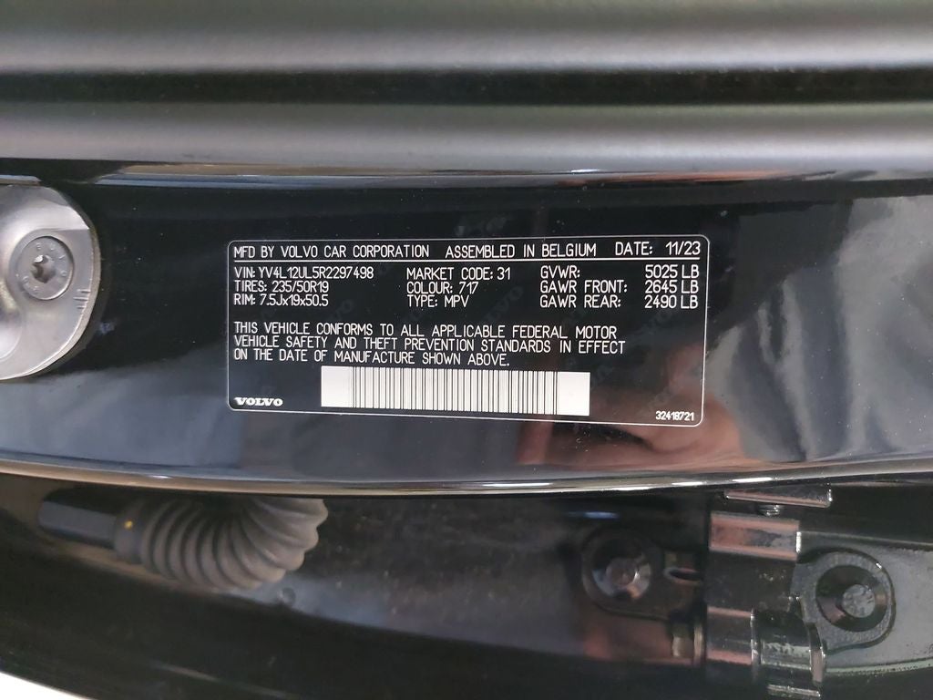 2024 Volvo XC40 B5 Plus Dark Theme