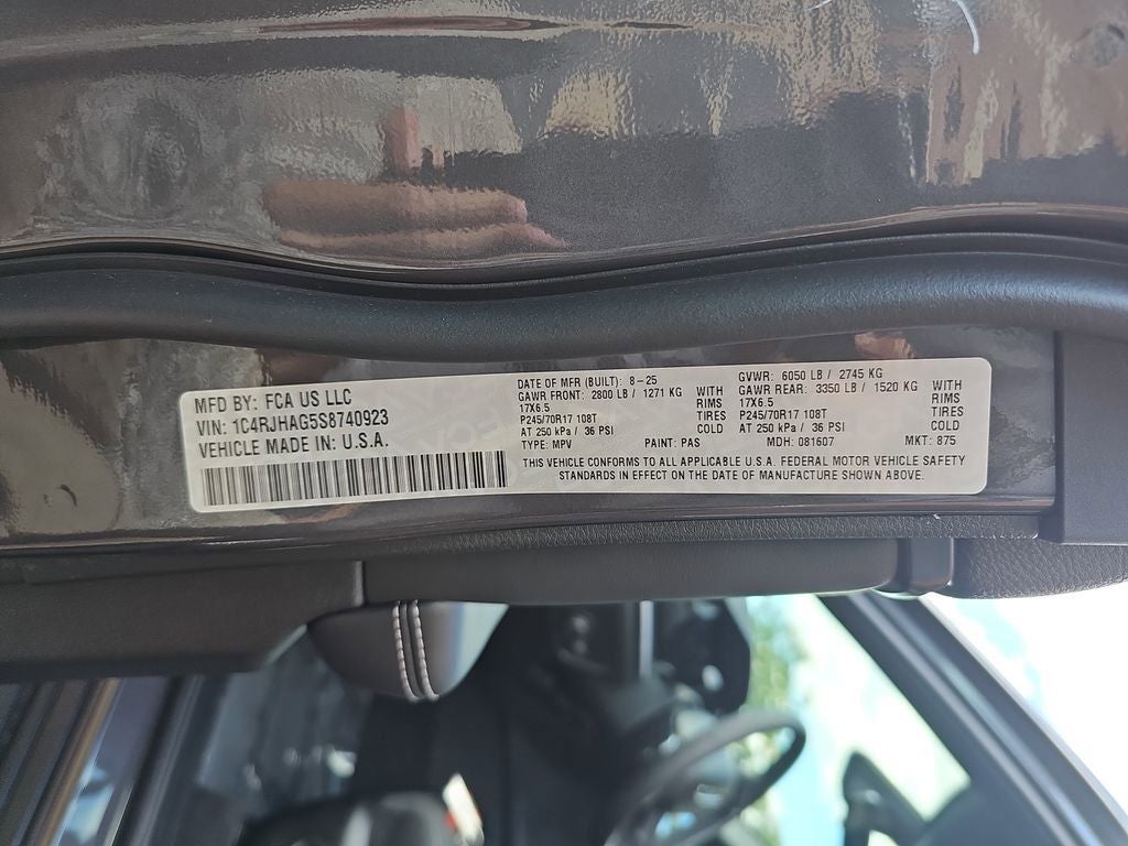 2025 Jeep Grand Cherokee Laredo