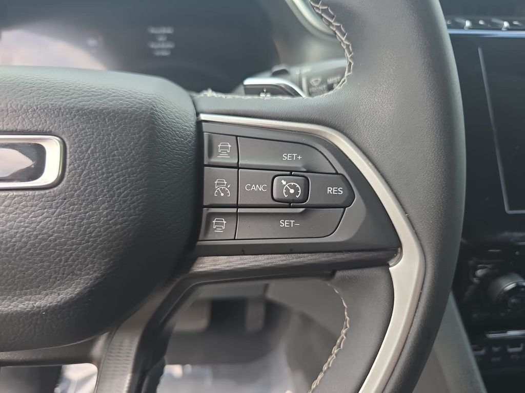 2023 Jeep Grand Cherokee L Laredo