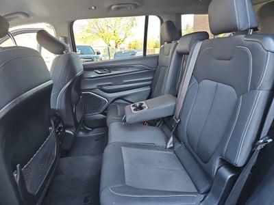 2022 Jeep Grand Cherokee L Laredo