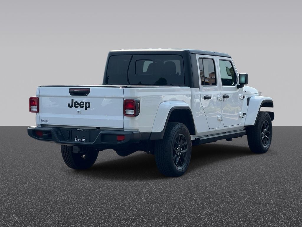 2022 Jeep Gladiator Sport