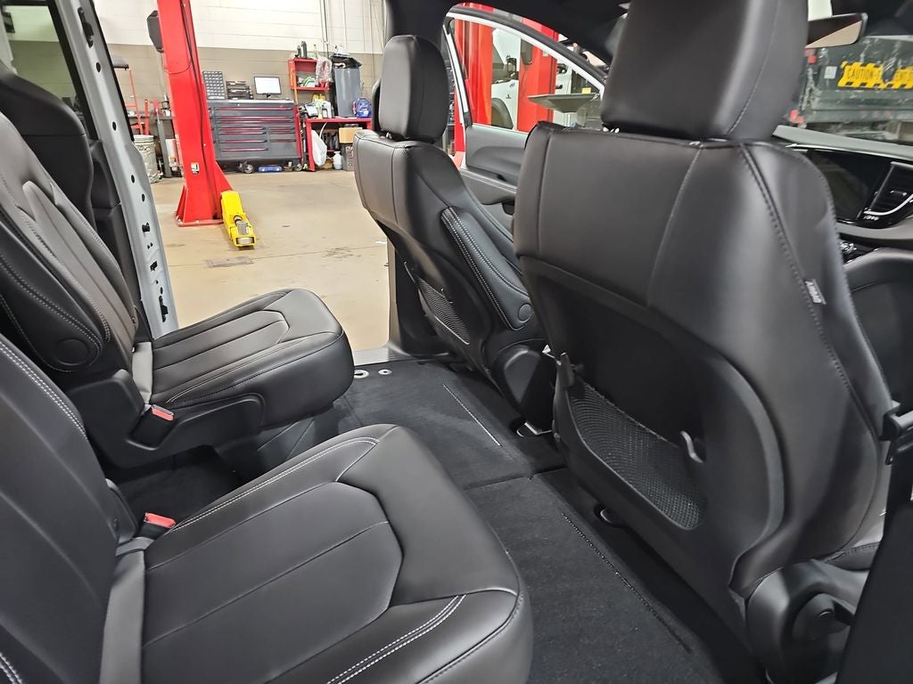 2026 Chrysler Voyager LX