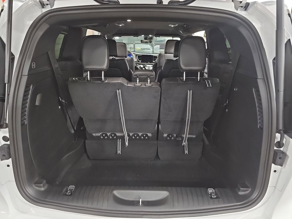 2026 Chrysler Voyager LX