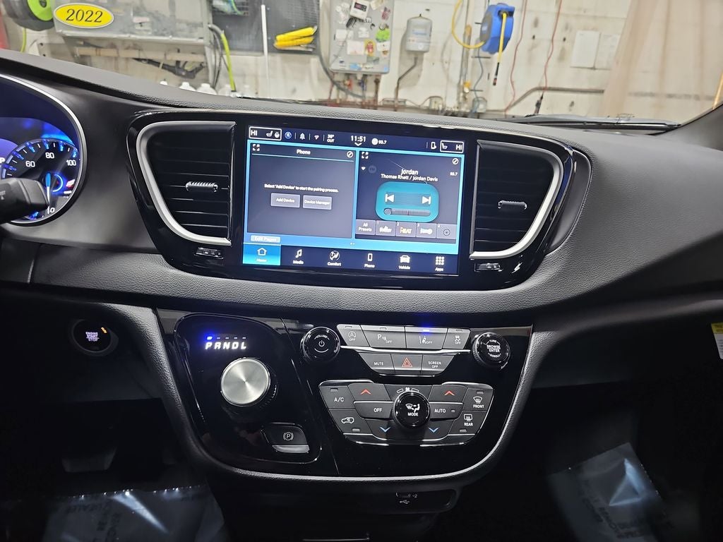 2026 Chrysler Voyager LX