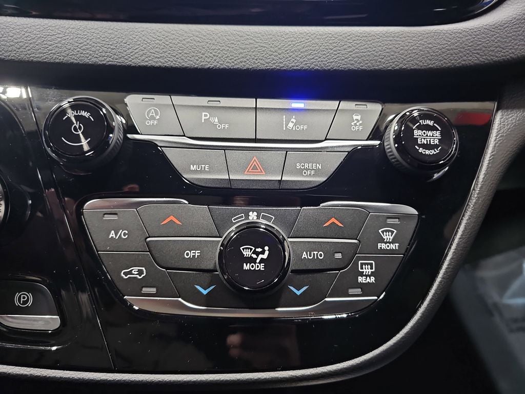 2026 Chrysler Voyager LX