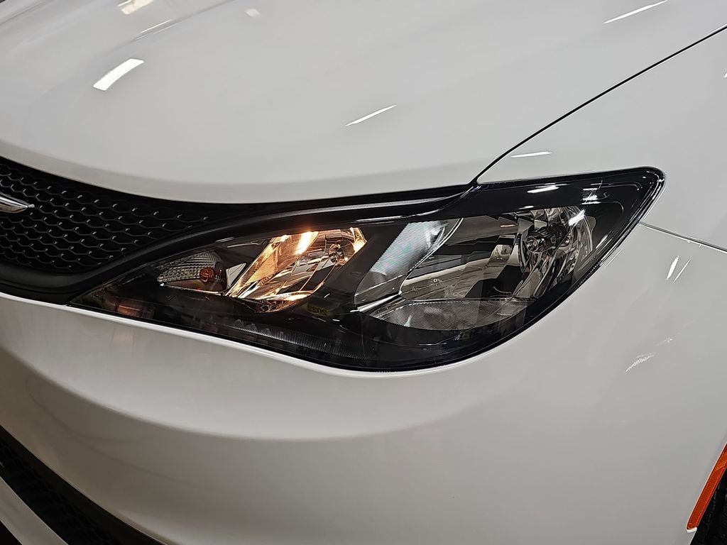 2026 Chrysler Voyager LX