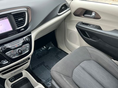 2024 Chrysler Voyager LX
