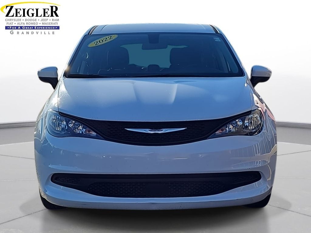 2022 Chrysler Voyager LX