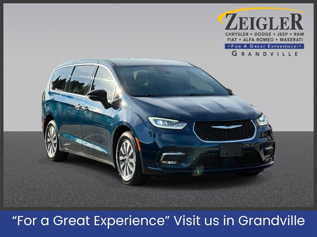 2025 Chrysler Pacifica Hybrid Select