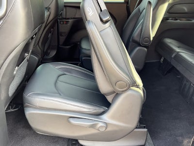 2025 Chrysler Pacifica Hybrid Select