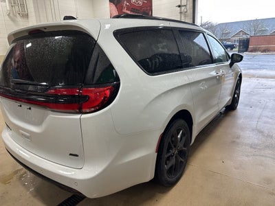 2023 Chrysler Pacifica Touring L AWD