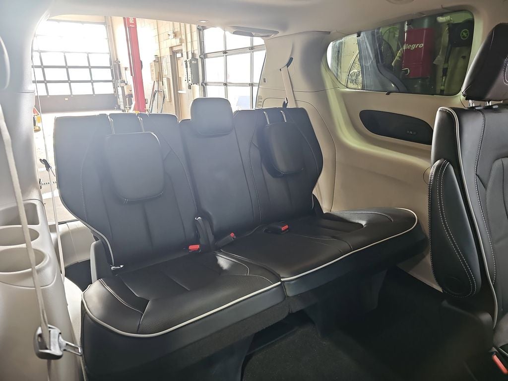 2023 Chrysler Pacifica Limited AWD