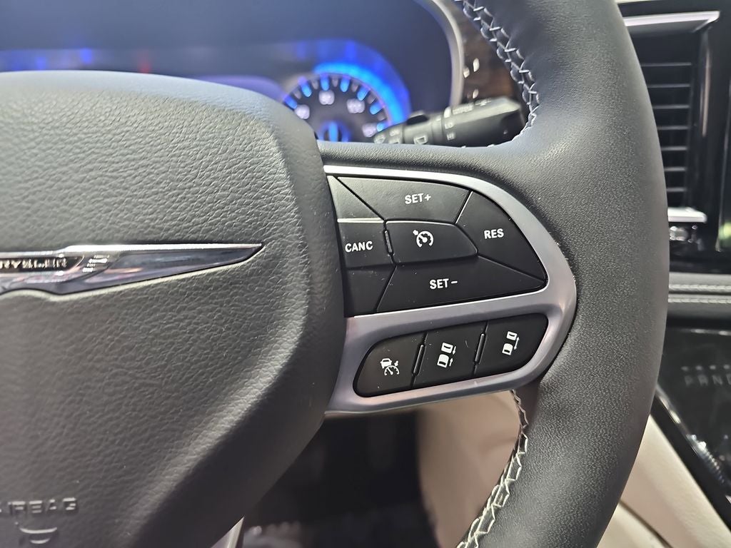 2023 Chrysler Pacifica Limited AWD