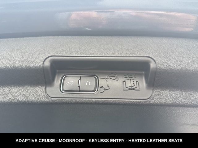 2024 Ford Explorer XLT TWIN PANEL MOONROOF