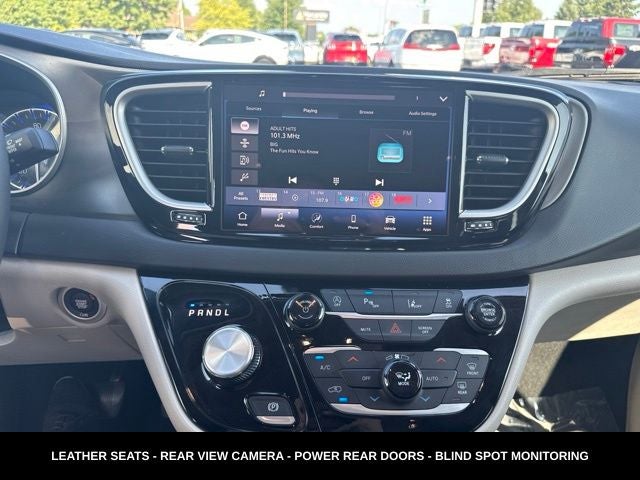 2024 Chrysler Pacifica Touring L STOW N GO SEATING