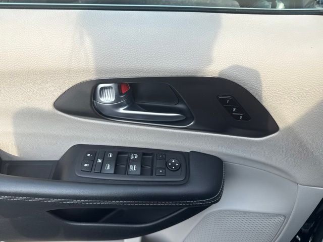 2024 Chrysler Pacifica Touring L STOW N GO SEATING