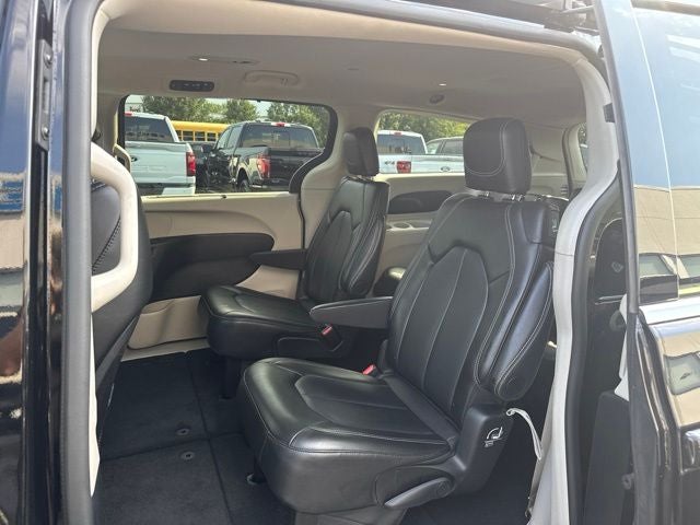 2024 Chrysler Pacifica Touring L STOW N GO SEATING