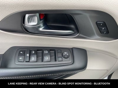 2023 Chrysler Pacifica Touring L HEATED SEATS & STEERING WHEEL