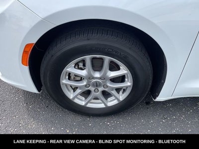 2023 Chrysler Pacifica Touring L HEATED SEATS & STEERING WHEEL