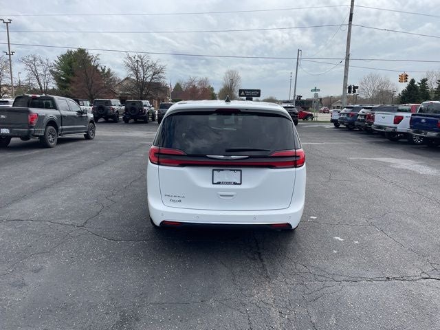 2023 Chrysler Pacifica Touring L HEATED SEATS & STEERING WHEEL