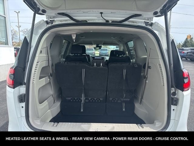 2023 Chrysler Pacifica Touring L HEATED SEATS & STEERING WHEEL