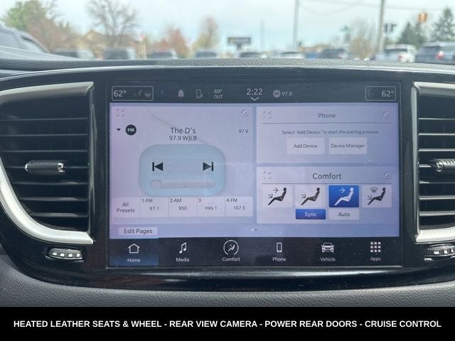 2023 Chrysler Pacifica Touring L HEATED SEATS & STEERING WHEEL