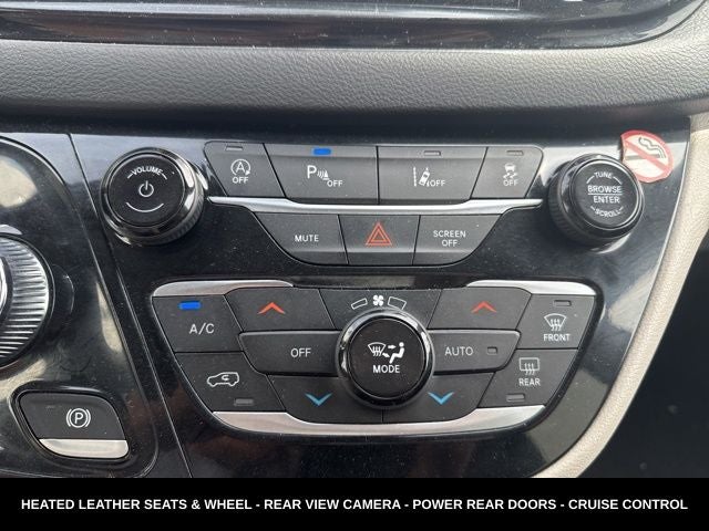 2023 Chrysler Pacifica Touring L HEATED SEATS & STEERING WHEEL