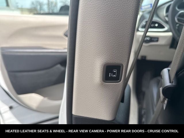 2023 Chrysler Pacifica Touring L HEATED SEATS & STEERING WHEEL