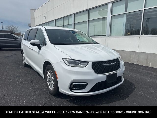 2023 Chrysler Pacifica Touring L HEATED SEATS & STEERING WHEEL
