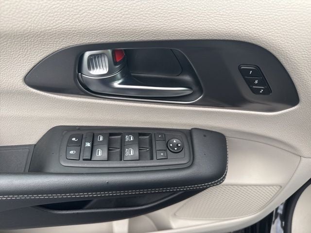2023 Chrysler Pacifica Touring L HEATED SEATS & STEERING WHEEL