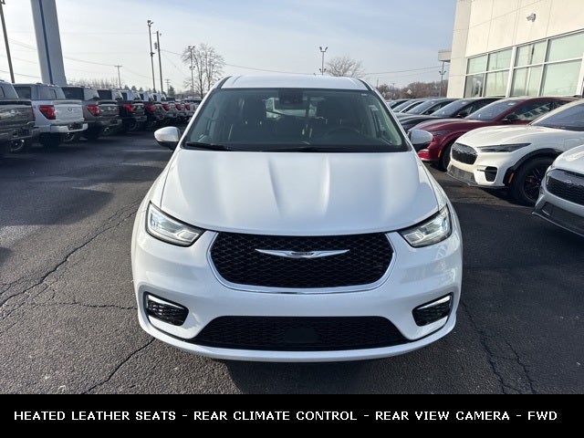 2023 Chrysler Pacifica Touring L STOW N GO SEATING