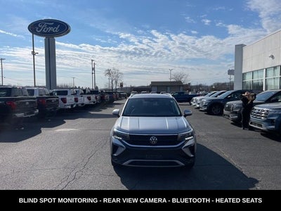 2024 Volkswagen Taos 1.5T SE ONE OWNER