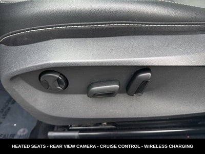 2023 Volkswagen Taos 1.5T SE ONE OWNER