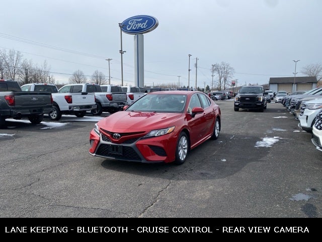 2020 Toyota Camry SE 39 MPG