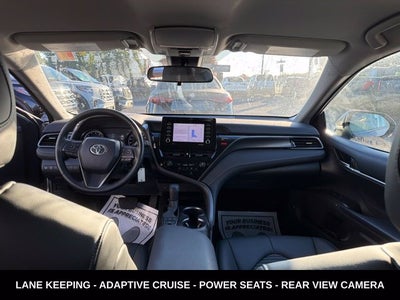 2022 Toyota Camry SE LOW MILEAGE LOCAL TRADE