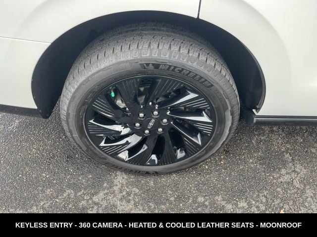 2025 Lincoln Navigator Reserve BLACKOUT PACKAGE