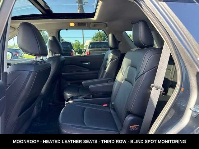 2023 Nissan Pathfinder SL 4WD