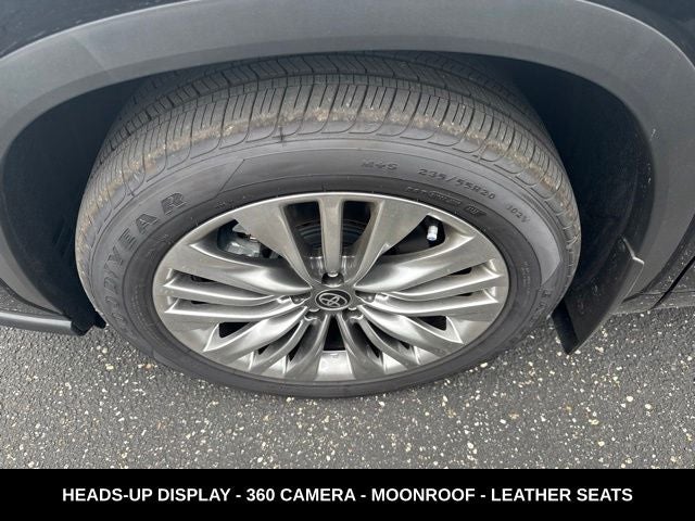 2026 Toyota Highlander Hybrid Platinum