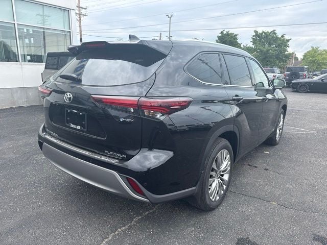 2026 Toyota Highlander Hybrid Platinum