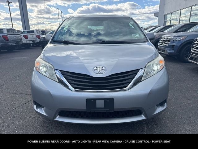 2011 Toyota Sienna Base LOCAL TRADE