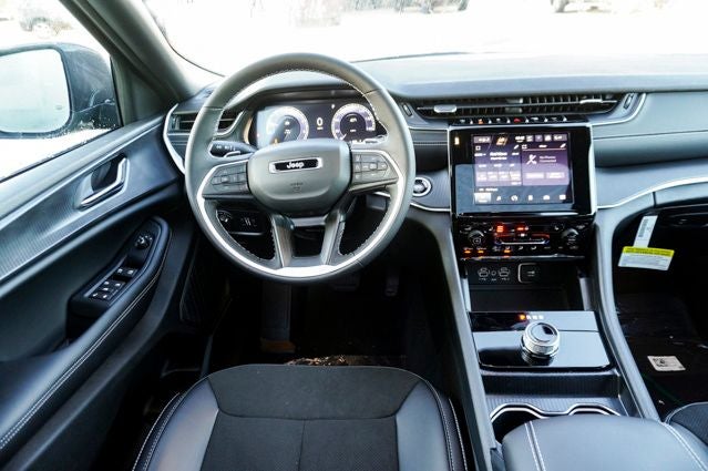 2025 Jeep Grand Cherokee Laredo 4x4