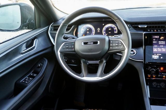 2025 Jeep Grand Cherokee Laredo 4x4