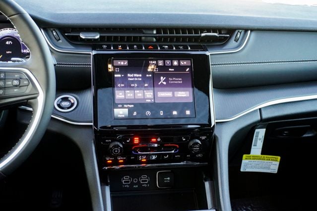 2025 Jeep Grand Cherokee Laredo 4x4