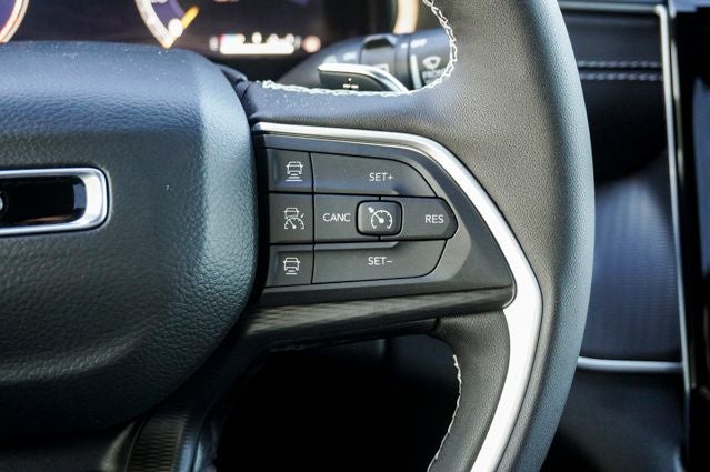 2025 Jeep Grand Cherokee Laredo 4x4